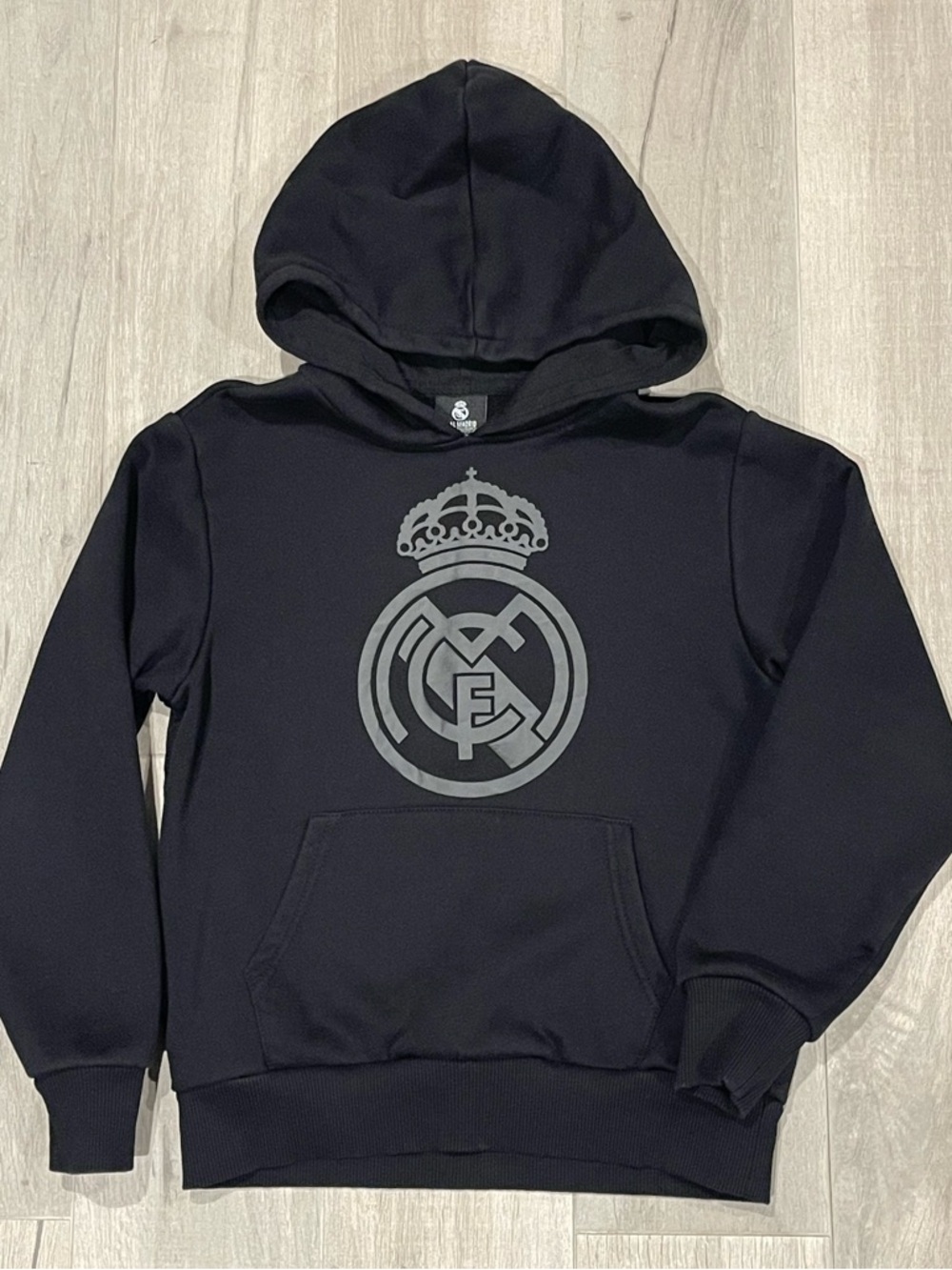 ⚽️🖤  Real Madrid Kids Black Hoodie Crest Logo Pullover Size 8–10Y Soccer